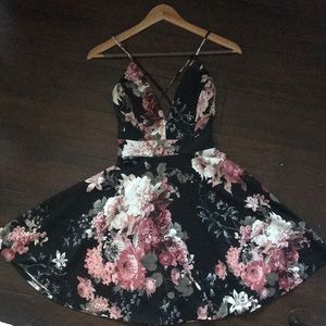 Backless floral pattern mini dress